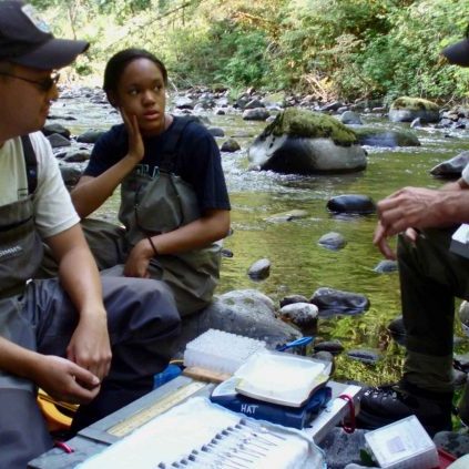 research-scientists-with-the-equipment-working-in-fild
